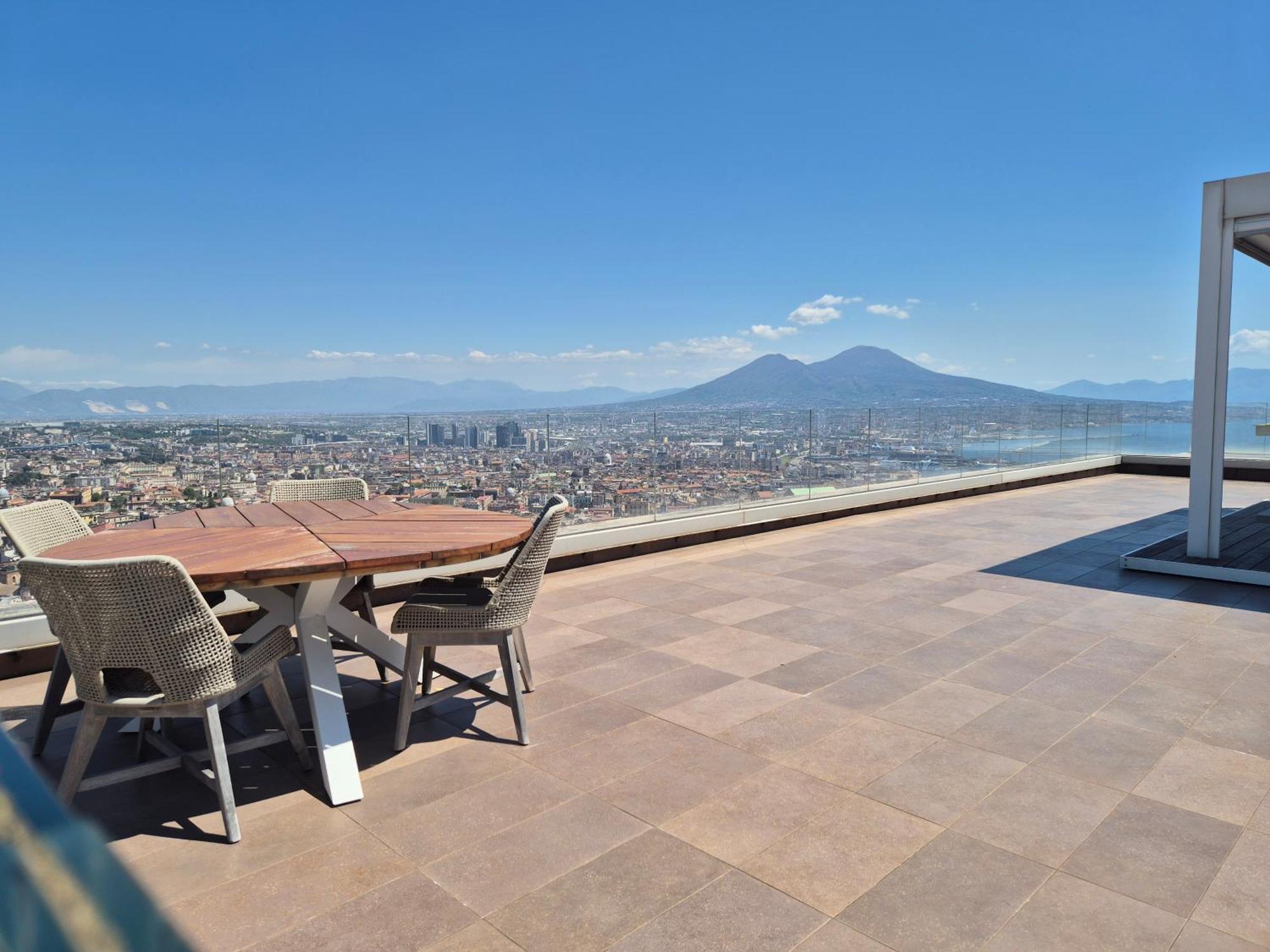 Terrazza Manu - Loft Suspended Over The City-Vomero Неаполь Экстерьер фото